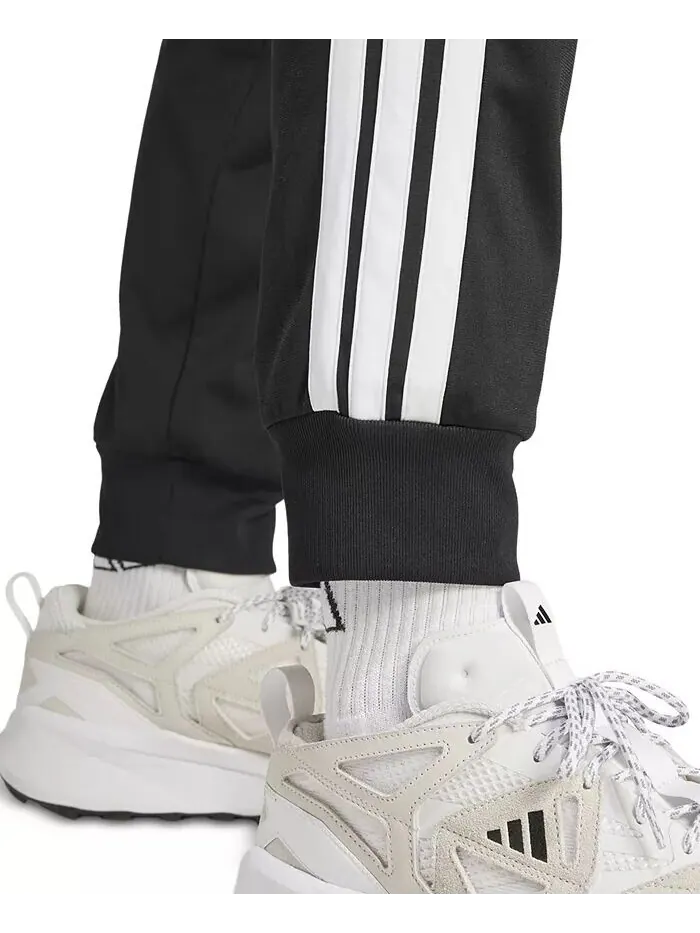 Мужские зауженные книзу спортивные брюки в полоску, стандартного кроя adidas — изображение 4 из 4, черный