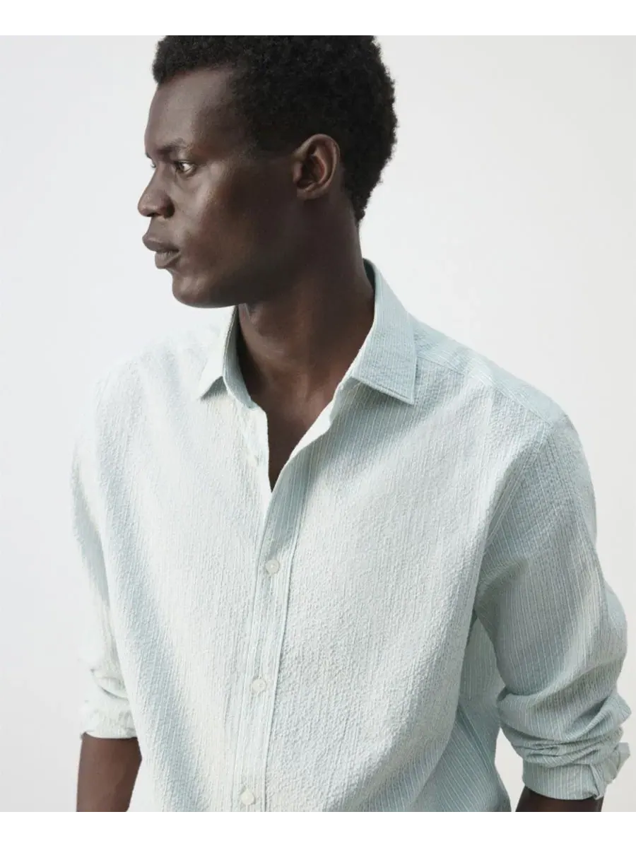 Мужская рубашка с фактурным полосатым принтом, модель Textured Striped Seersucker Shirt MANGO — изображение 3 из 6, зеленый