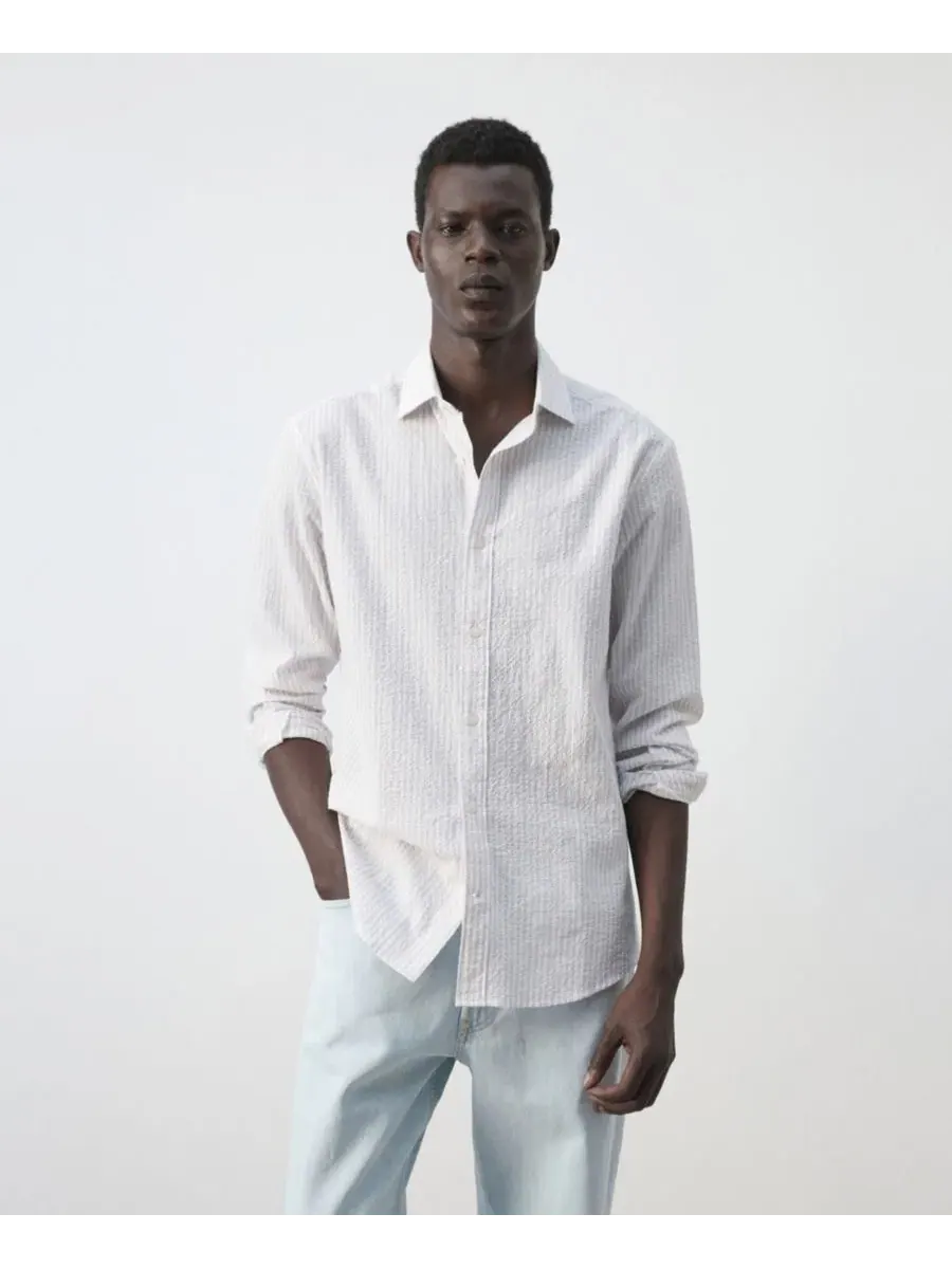 Мужская рубашка с фактурным полосатым принтом, модель Seersucker Striped Texture Shirt MANGO