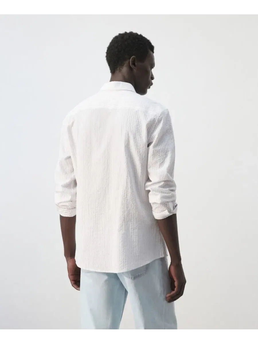 Мужская рубашка с фактурным полосатым принтом, модель Seersucker Striped Texture Shirt MANGO — изображение 2 из 6