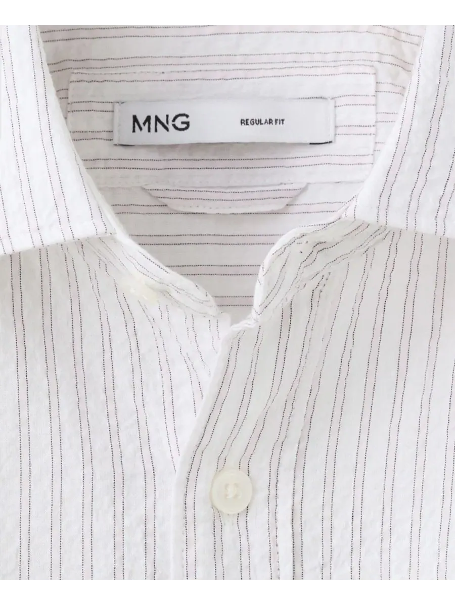 Мужская рубашка с фактурным полосатым принтом, модель Seersucker Striped Texture Shirt MANGO — изображение 5 из 6