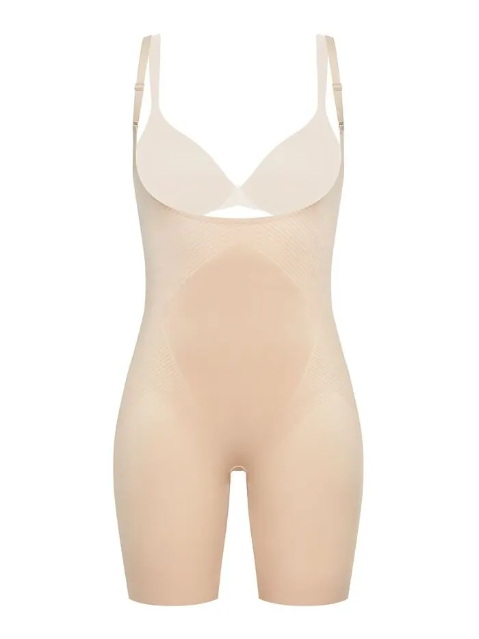 Женское боди Thinstincts 2.0 с открытой грудью и длиной до середины бедра SPANX — изображение 2 из 7, бежевый