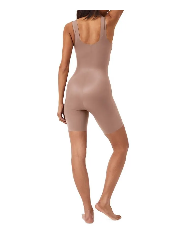 Женское боди Thinstincts 2.0 с открытой грудью и длиной до середины бедра SPANX — изображение 8 из 10, кафе-лате