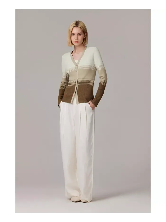 Женский шерстяной кардиган с люрексом | Свитер с V-образным вырезом и металлическими пуговицами | — изображение 2 из 9