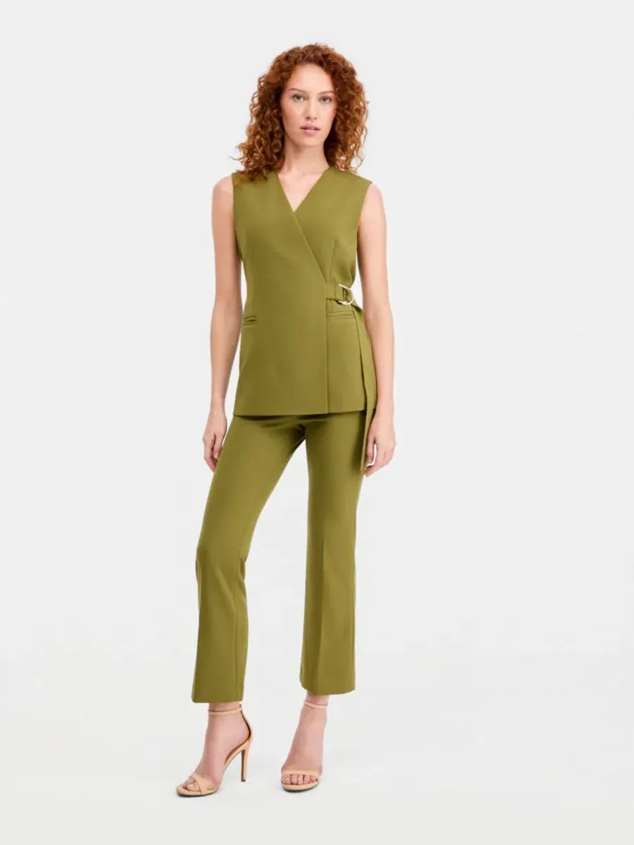 Женский костюм-двойка с жилетом и брюками Anne Klein — изображение 3 из 4, зеленый