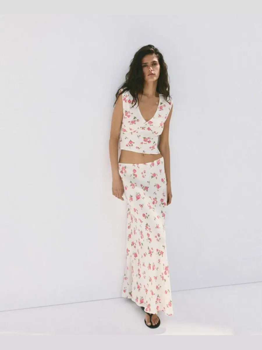 Блузка без рукавов с кружевом и V-образным вырезом, модель Floral V-Neck Sleeveless Lace Blouse — изображение 2 из 7, черный