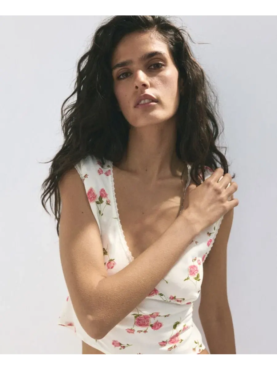 Блузка без рукавов с кружевом и V-образным вырезом, модель Floral V-Neck Sleeveless Lace Blouse — изображение 4 из 7, черный