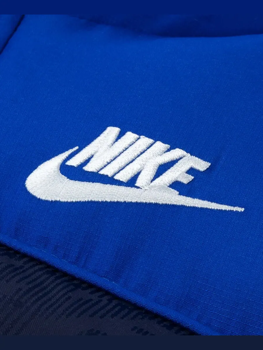 Куртка стеганая на синтепоне с капюшоном Jacquard Logo Mixed Media Nike — изображение 3 из 4, гейм роял