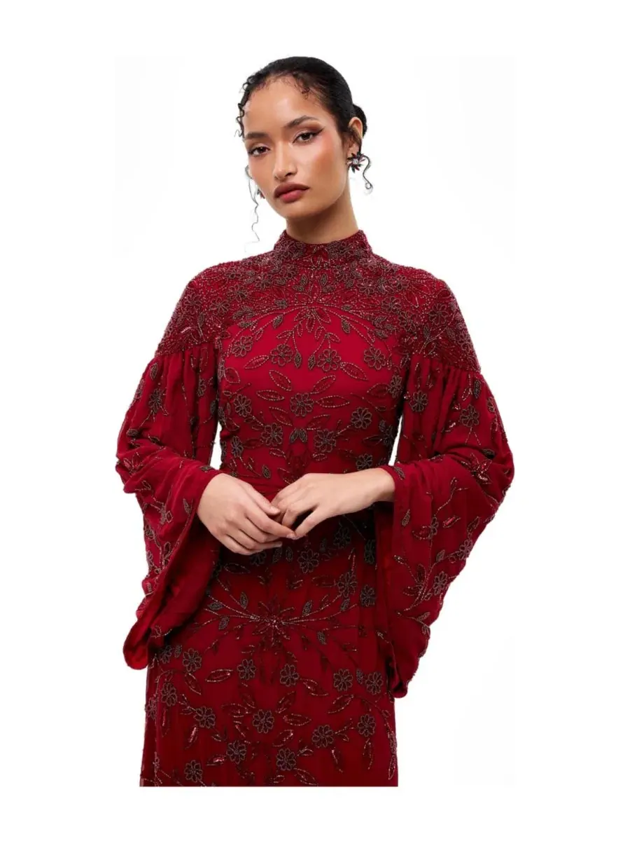Платье-макси с пайетками и высоким воротом, модель Embellished Sequins High Neck Gown Maryisa — изображение 2 из 4
