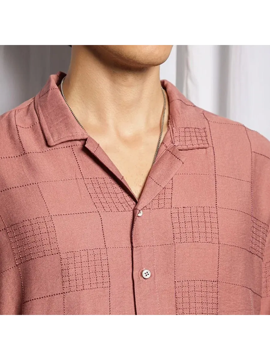Оверсайз рубашка с коротким рукавом, Breezy Foliage Shirt Campus Sutra — изображение 2 из 7, коричневый