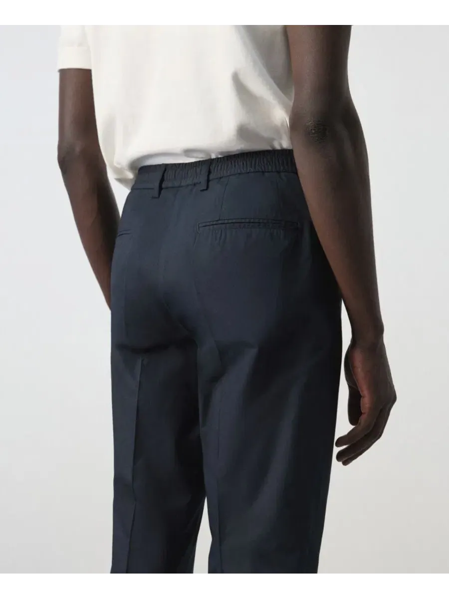 Брюки зауженные укороченные из хлопка и лиоцелла Slim Fit MANGO — изображение 5 из 7, темно-синий