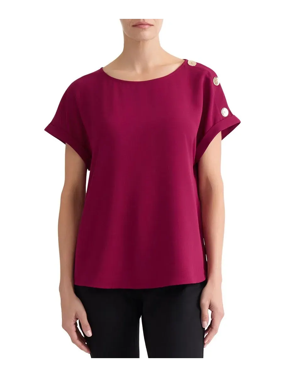 Блузка с коротким рукавом и пуговицами на плечах, модель Petite Shoulder-Button-Detail Boat-Neck — изображение 2 из 5