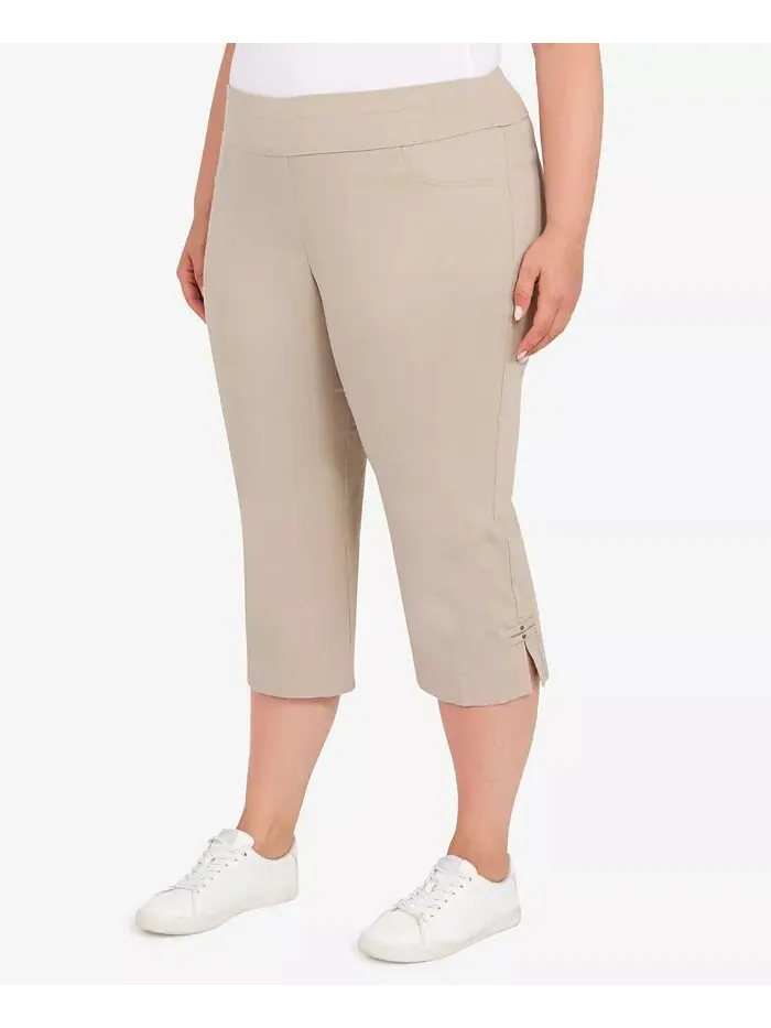 Брюки-капри Plus Size Essentials Solid Push-On с подрезами по низу HEARTS OF PALM — изображение 4 из 4, чино