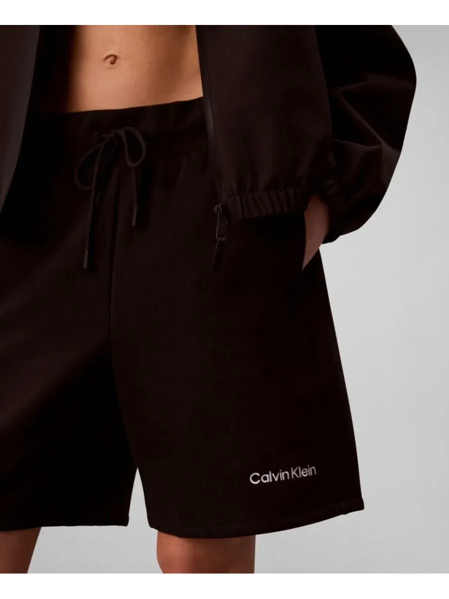 Шорты женские из флиса с заниженной талией Calvin Klein Performance — изображение 4 из 6, черный
