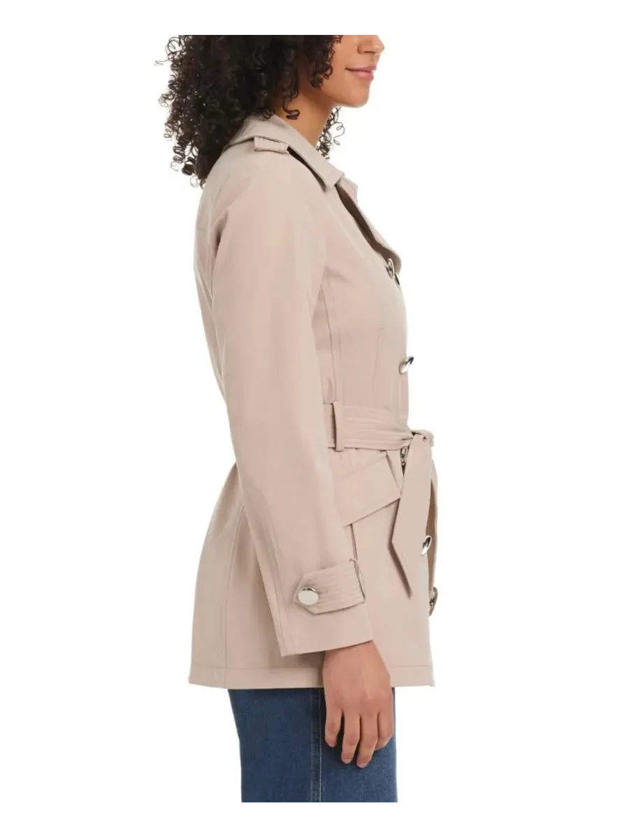 Женский короткий водостойкий двубортный тренч Kate spade new york, Soft Taupe — изображение 2 из 4
