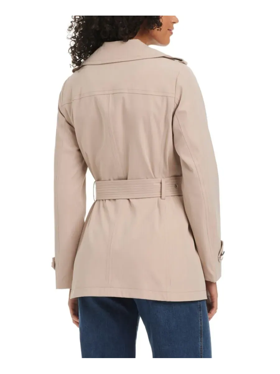 Женский короткий водостойкий двубортный тренч Kate spade new york, Soft Taupe — изображение 4 из 4