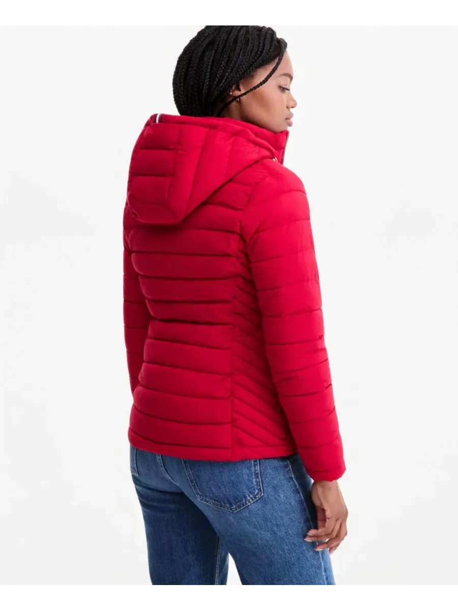 Женское пальто-пуховик с капюшоном, модель Hooded Packable Puffer Coat Tommy Hilfiger — изображение 4 из 5, красный