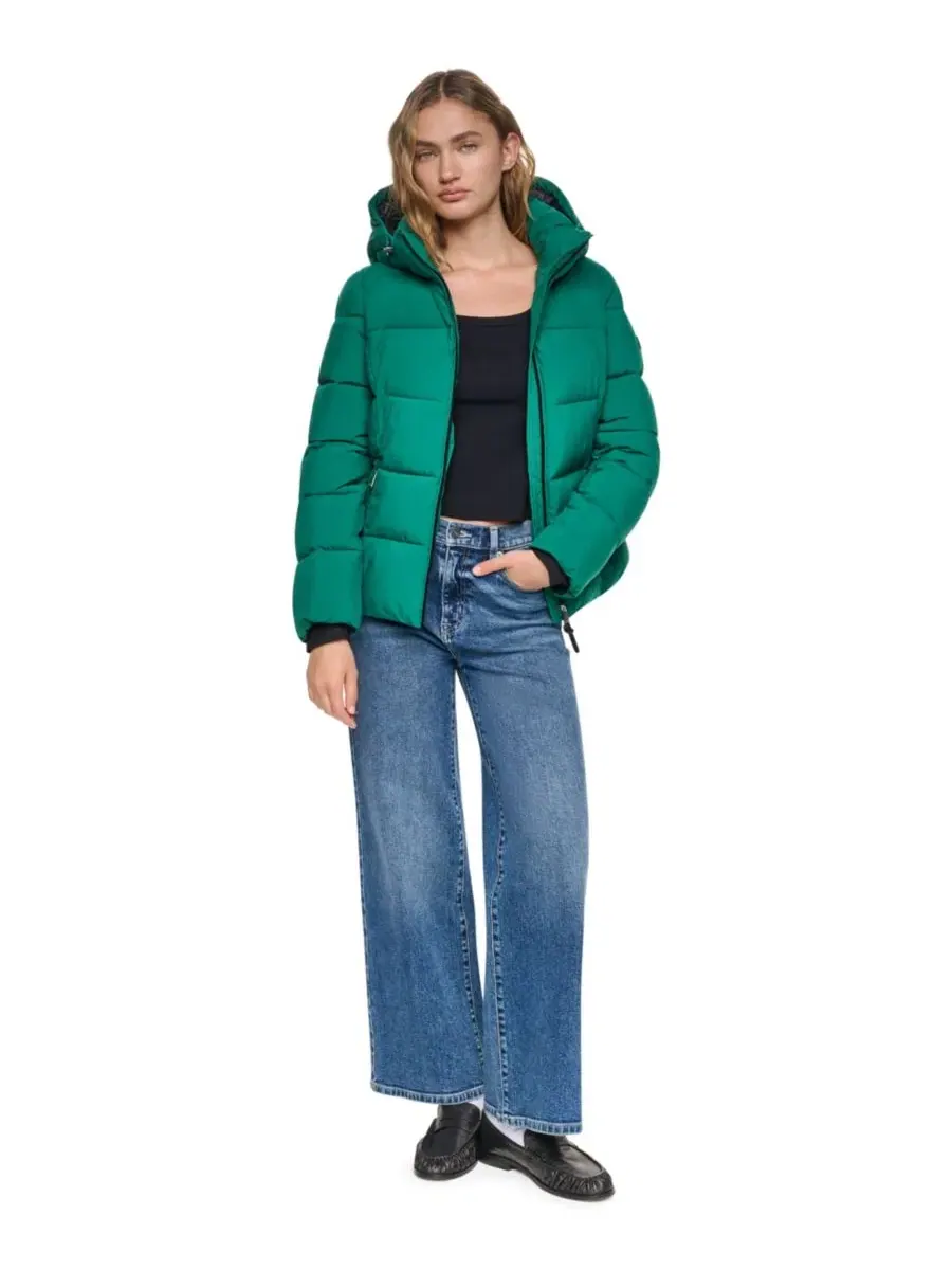 Женское короткое стеганое пальто-пуховик с капюшоном DKNY — изображение 2 из 6, зеленый