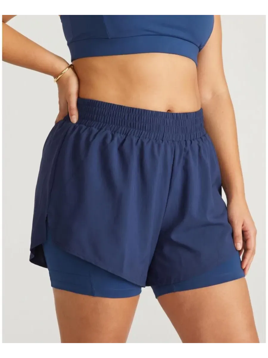 Шорты для активного отдыха с встроенными велошортами Rebel Active Plus Size Universal Standard — изображение 3 из 3, синий