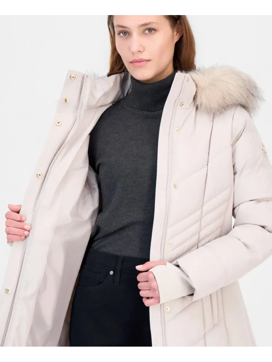 Женское пальто-пуховик с капюшоном из искусственного меха, модель Faux-Fur-Trim Hooded Puffer Coat — изображение 5 из 5