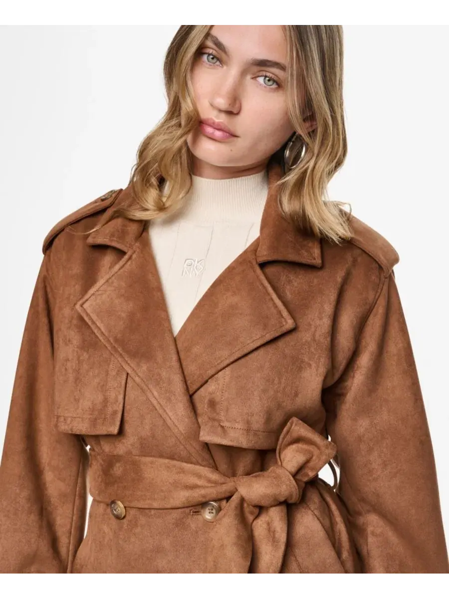 Куртка-тренч короткая из искусственной замши с поясом, модель Faux Suede Short Trench DKNY Jeans — изображение 4 из 7