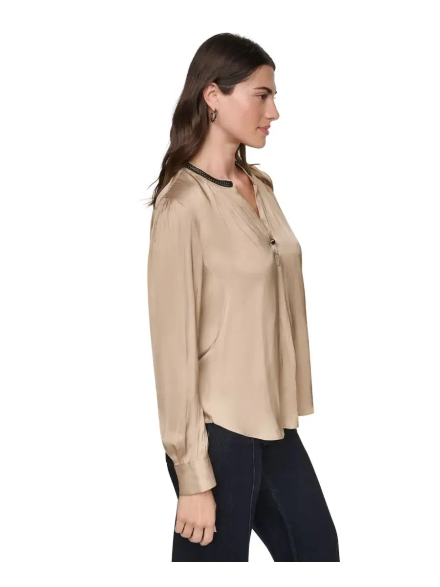 Топ из атласа с V-образным вырезом и длинным рукавом DKNY — изображение 3 из 9, бежевый