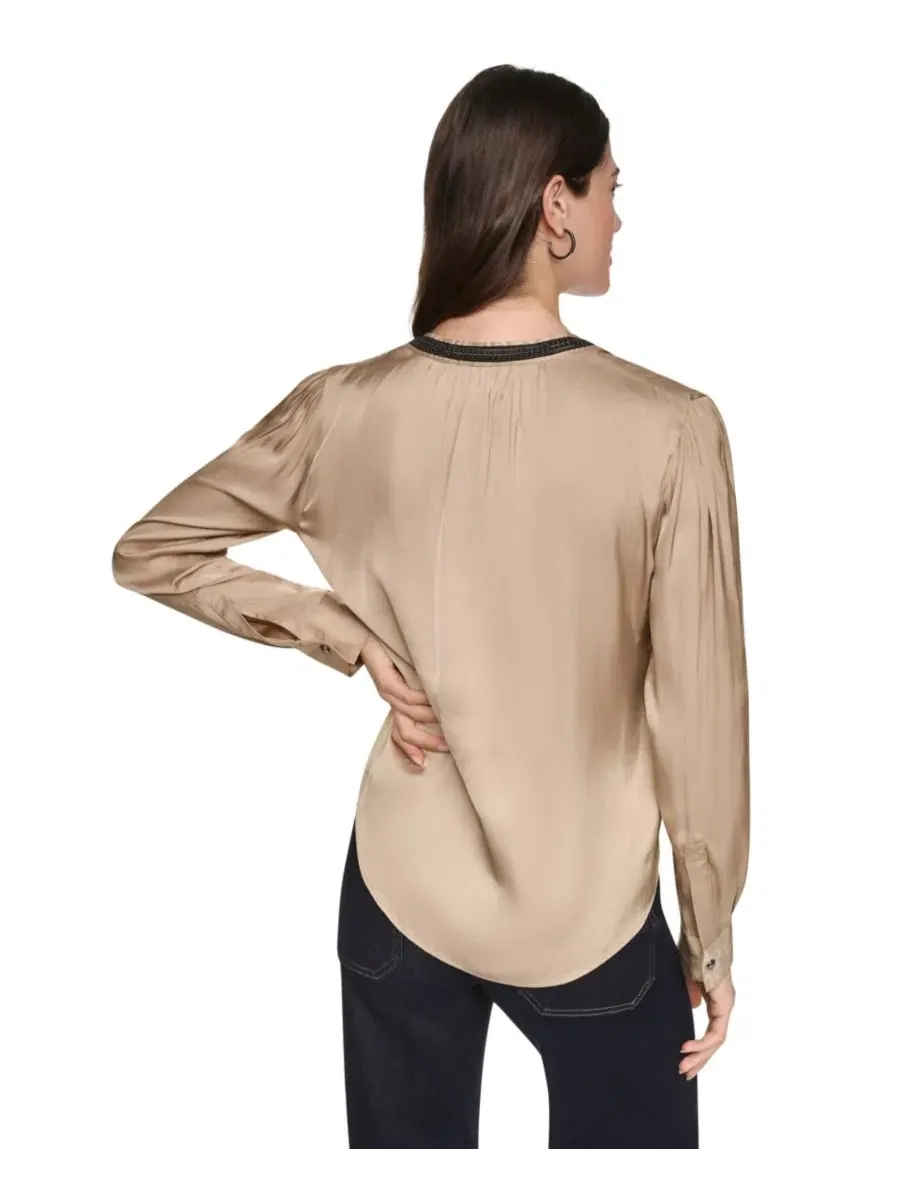 Топ из атласа с V-образным вырезом и длинным рукавом DKNY — изображение 5 из 9, бежевый