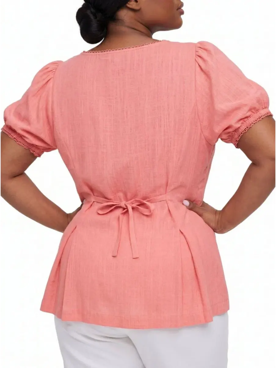 Блуза с V-образным вырезом и рукавами-фонариками Belle Isle Plus Size Button Front Torrid, Lantana — изображение 3 из 3