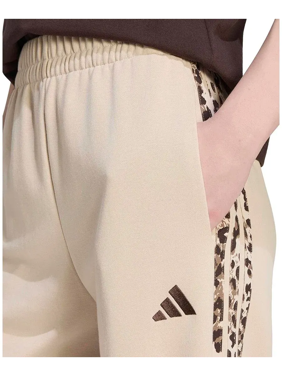Женские спортивные брюки с принтом 3-Stripes Animal Print adidas — изображение 2 из 3, мульти