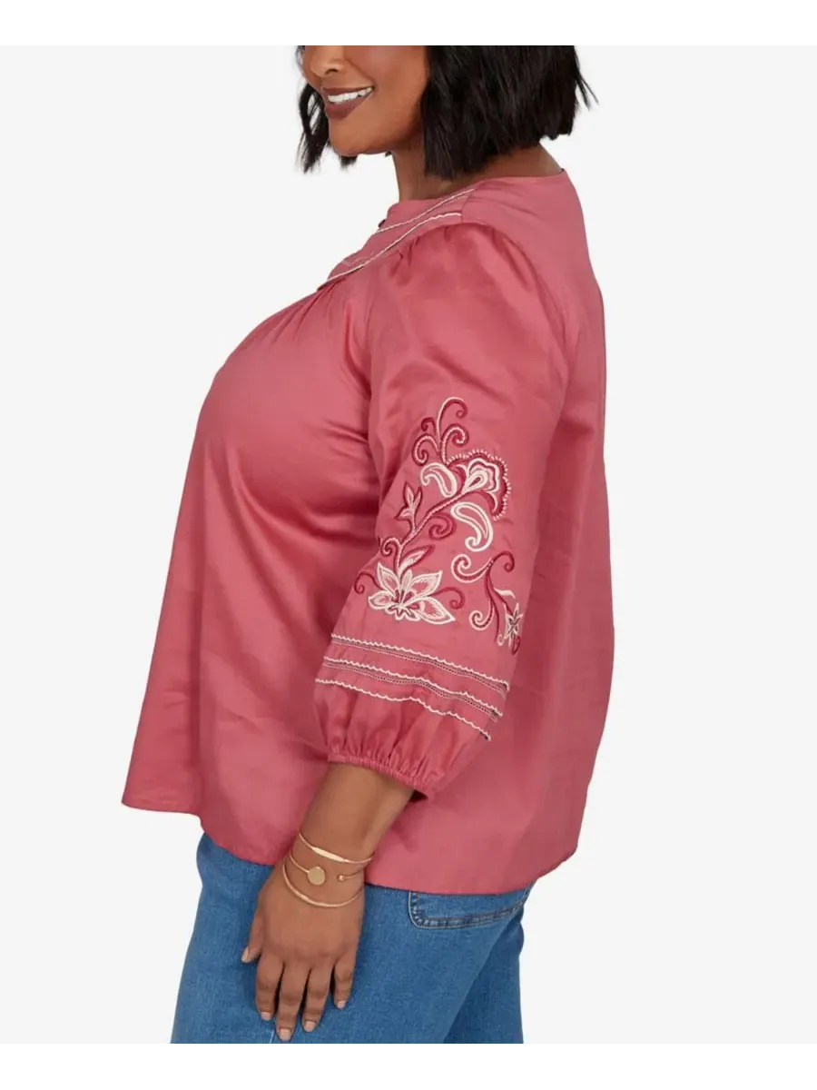 Блуза из вуали с вышивкой и рукавом 3/4, модель Plus Size Embroidered Sleeve Voile Top Ruby Rd. — изображение 3 из 5, розовый