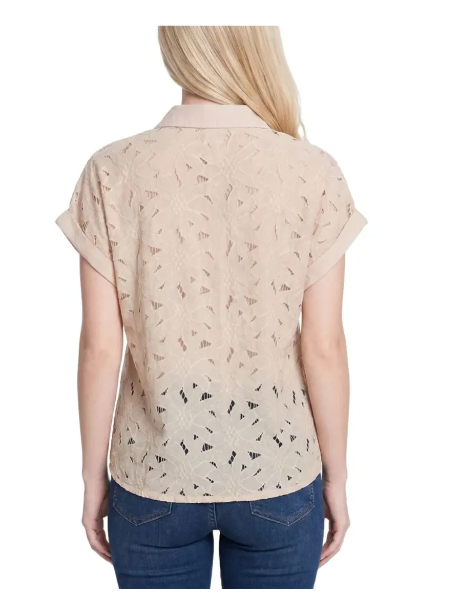 Блуза с коротким рукавом и кружевной вышивкой Petite Short-Sleeve Eyelet Top NY Collection, Doeskin — изображение 4 из 4