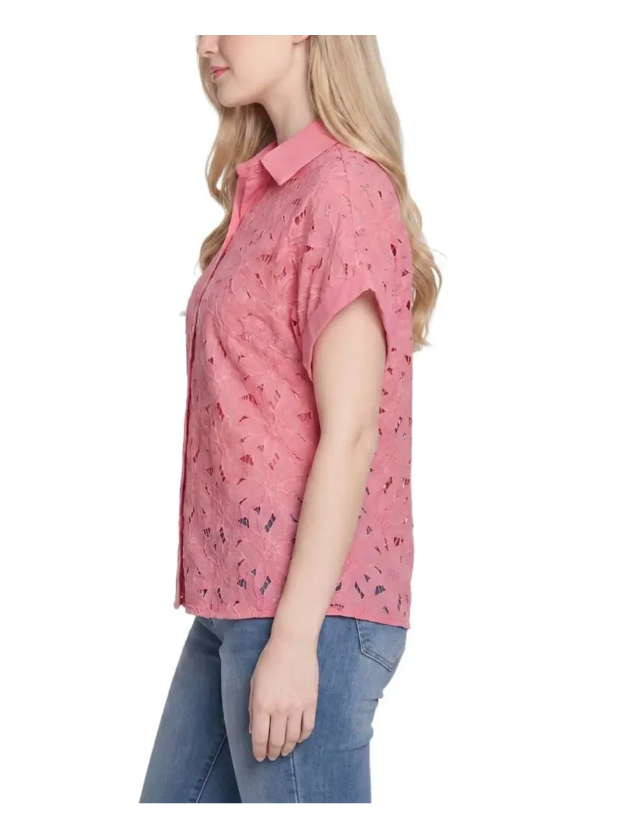 Блузка с коротким рукавом и кружевной вышивкой Petite Short-Sleeve Eyelet Top NY Collection — изображение 2 из 4