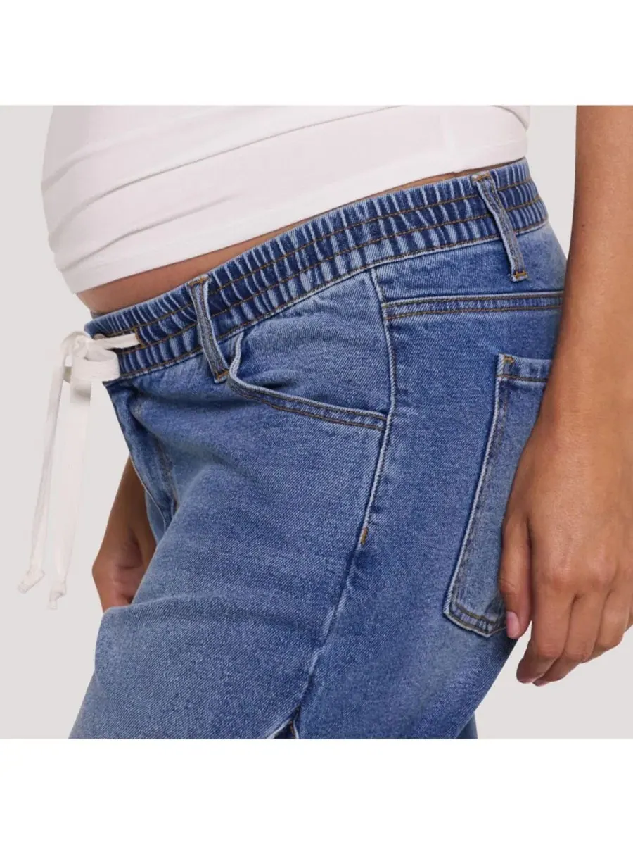 Джинсы для беременных с завязкой, модель Drawstring Pull On Barrel Motherhood Maternity — изображение 5 из 5, средняя отмывка