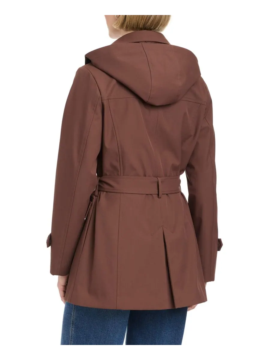 Женский двубортный тренч с поясом Vince Camuto — изображение 2 из 8, кофе