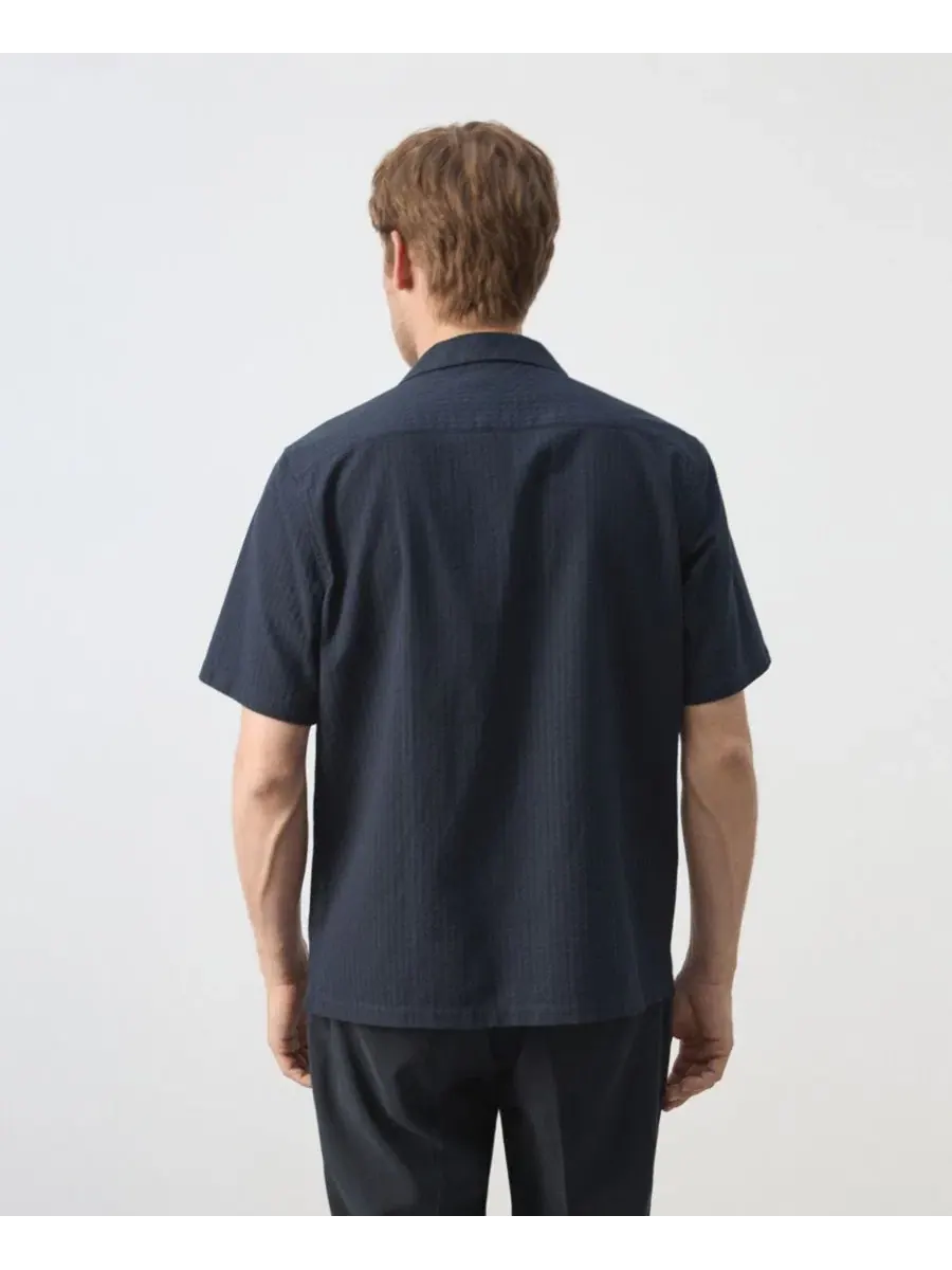 Мужская рубашка свободного кроя с коротким рукавом Regular Fit Cotton Shirt MANGO — изображение 2 из 6, темный темно-синий