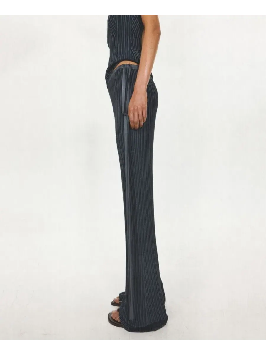 Брюки клеш с завязкой на талии, модель Bow Detail Ribbed Flared Pants MANGO — изображение 7 из 7, синий