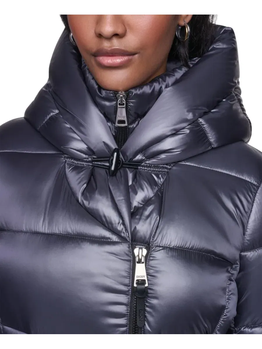 Женское пальто-пуховик с капюшоном и нагрудником Pearlized Hooded Walker with Bib DKNY — изображение 4 из 5, титан