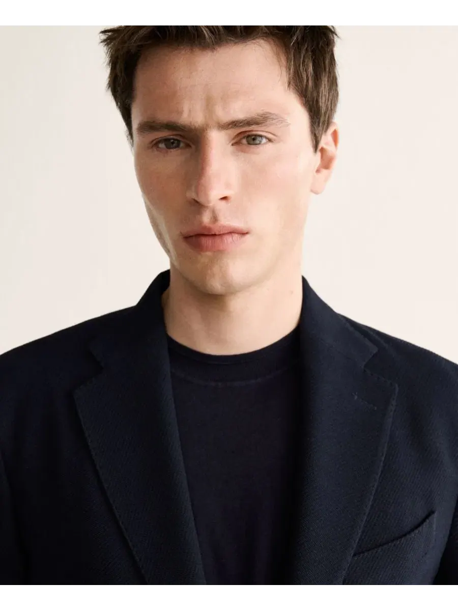 Мужской пиджак Slim Fit из шерсти MANGO — изображение 4 из 8, темно-синий