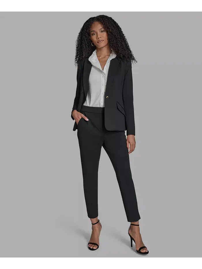 Женская куртка с подкладкой на плечах и одной пуговицей BCBG