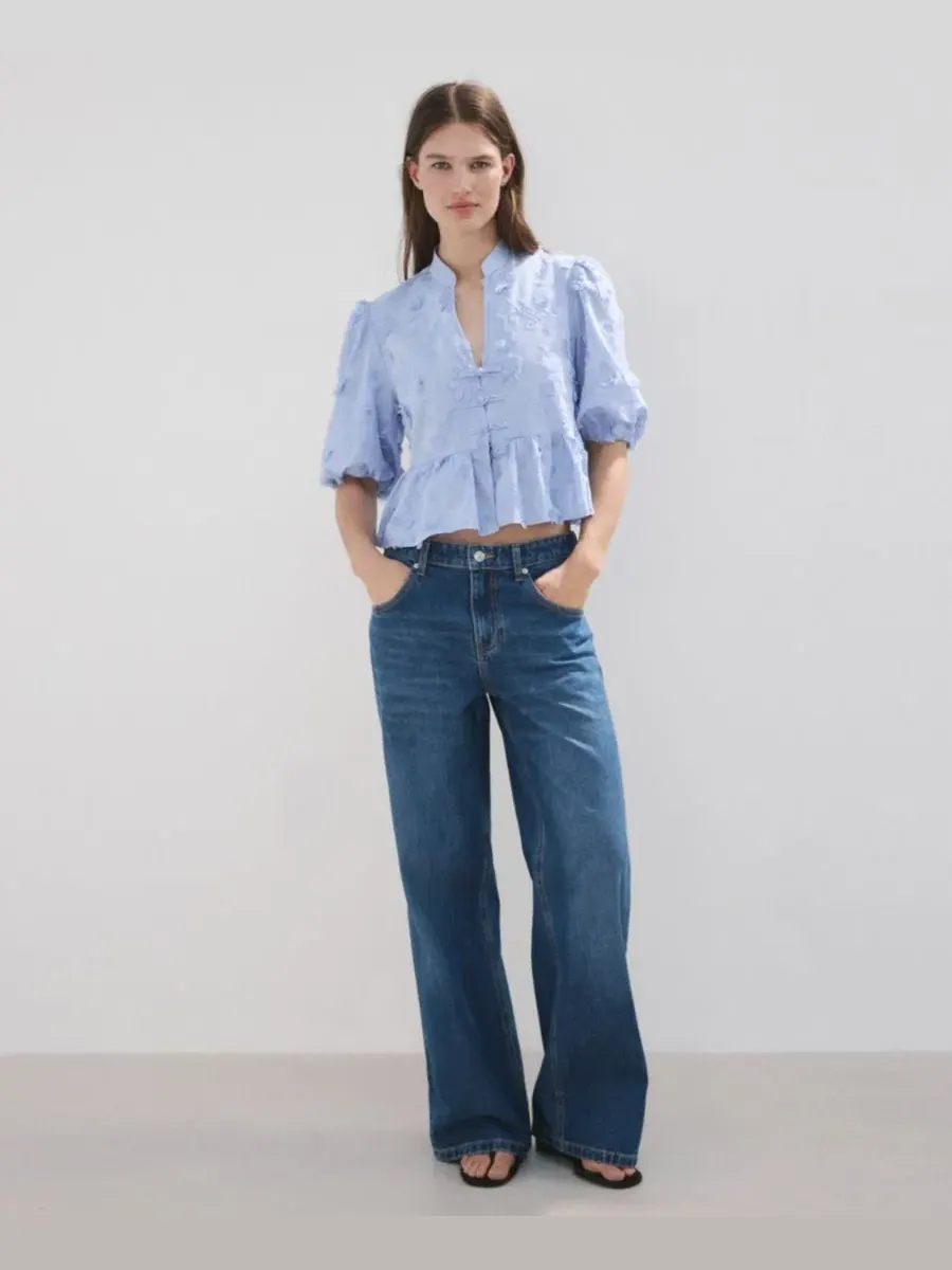Блуза с вышивкой, с напуском, модель Embroidered Puff-Sleeve Blouse MANGO — изображение 2 из 7, синий