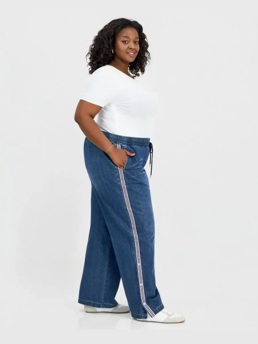Джинсы с широкими штанинами и боковыми полосами, модель Trendy Plus Size Side-Striped Breakaway — изображение 2 из 4