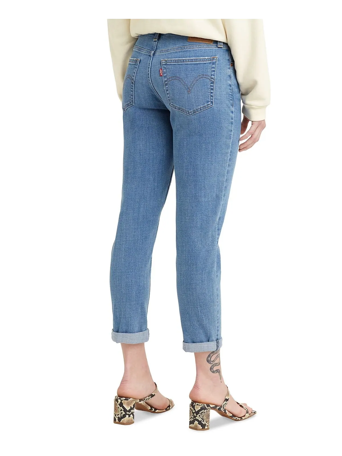 Женские свободные джинсы-бойфренды с зауженными штанинами Levi's — изображение 2 из 3, синий