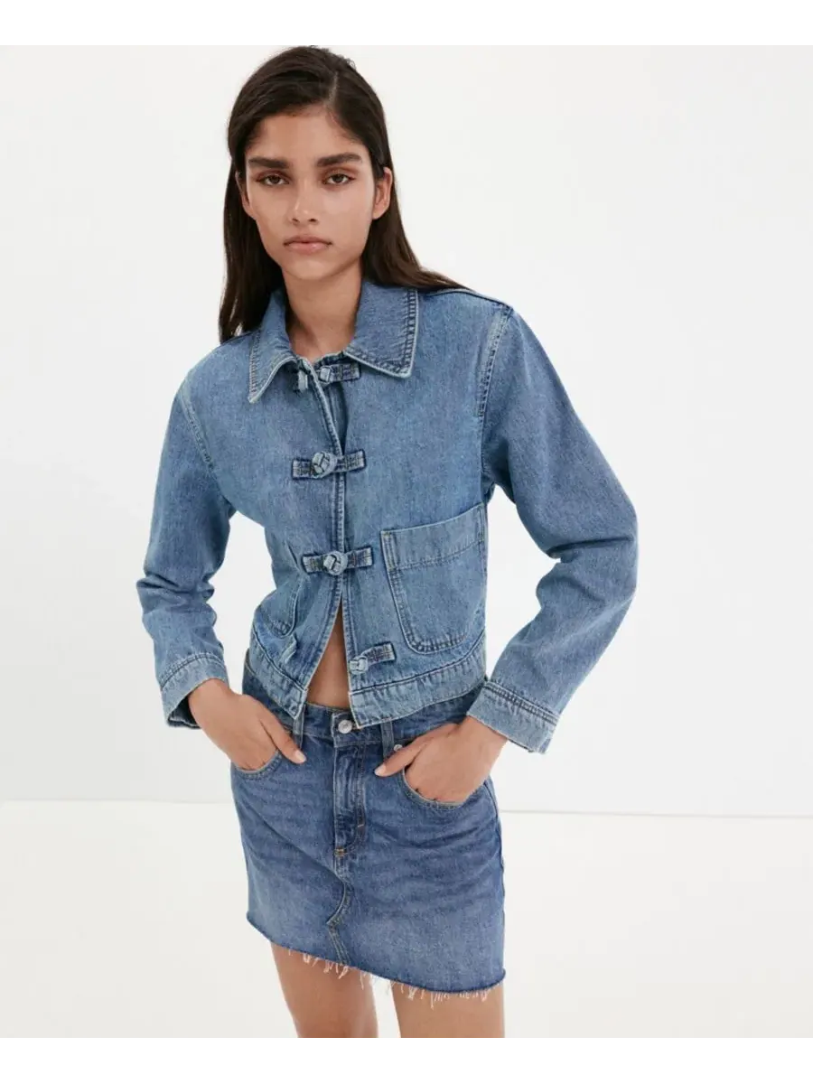 Джинсовая куртка с тогглами, модель Toggle Detail MANGO