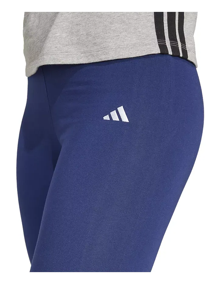 Женские эластичные леггинсы с расклешенным низом Essentials Small Logo adidas — изображение 3 из 7, темный синий/белый
