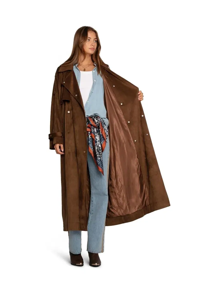 Плащ длиной 132 см с поясом Long Lost Lover Soft Maxi Trench Belle & Bloom — изображение 6 из 6, коричневый