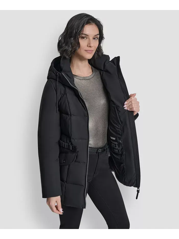 Женское стеганое пальто с капюшоном и поясом DKNY — изображение 6 из 8, черный