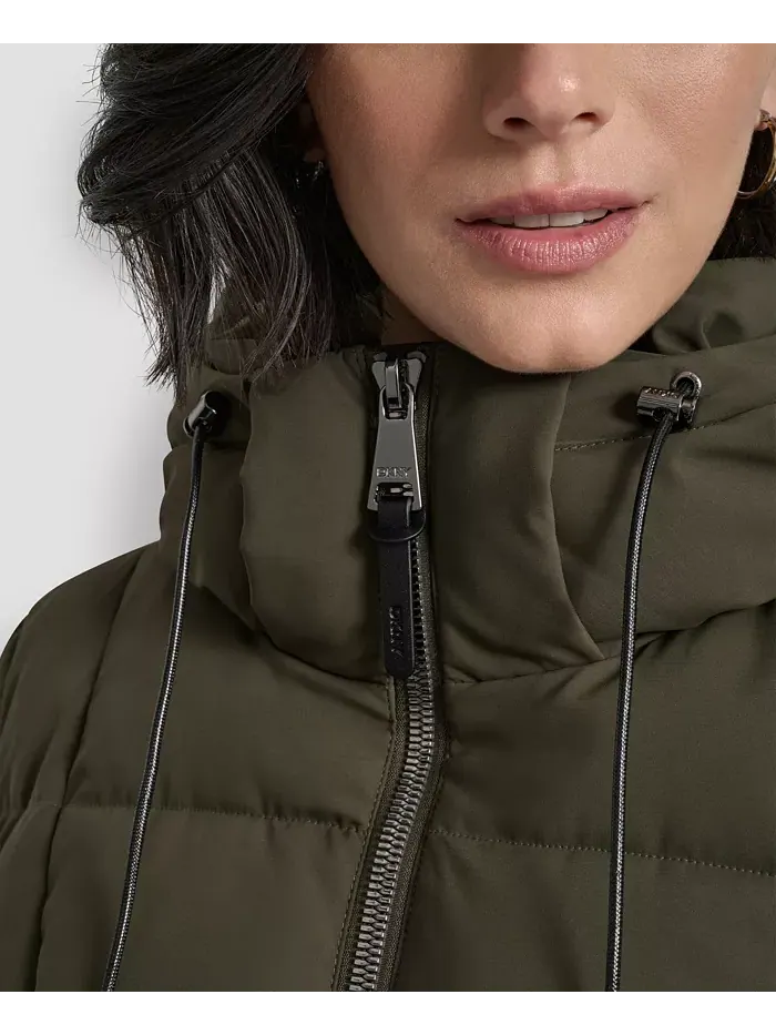 Женское стеганое пальто с капюшоном и поясом DKNY — изображение 7 из 10, лоден