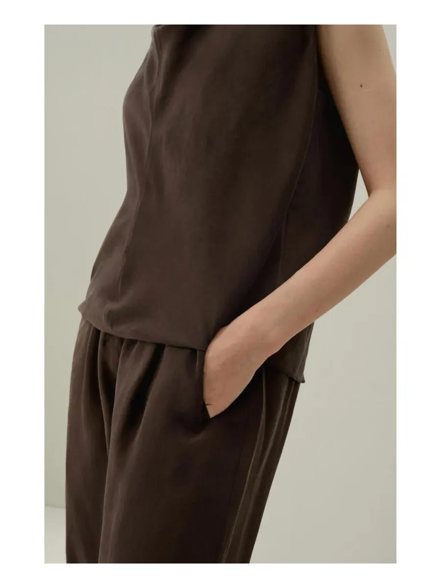 Женский топ без рукавов из шелкового хаботая, модель Silk Suede LILYSILK — изображение 6 из 8, коричневый