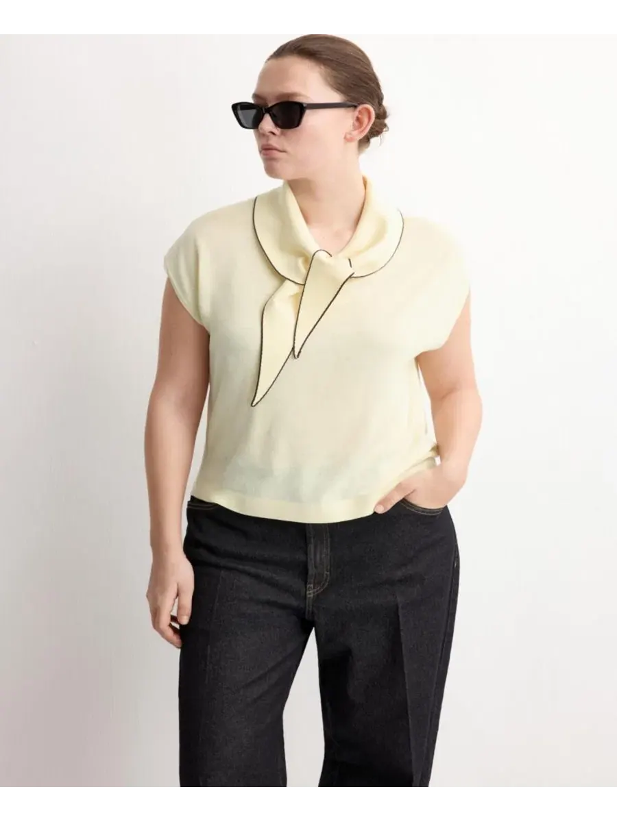 Топ с шарфом-воротником, с коротким рукавом, Handkerchief Detail Knit Top MANGO — изображение 3 из 5, желтый