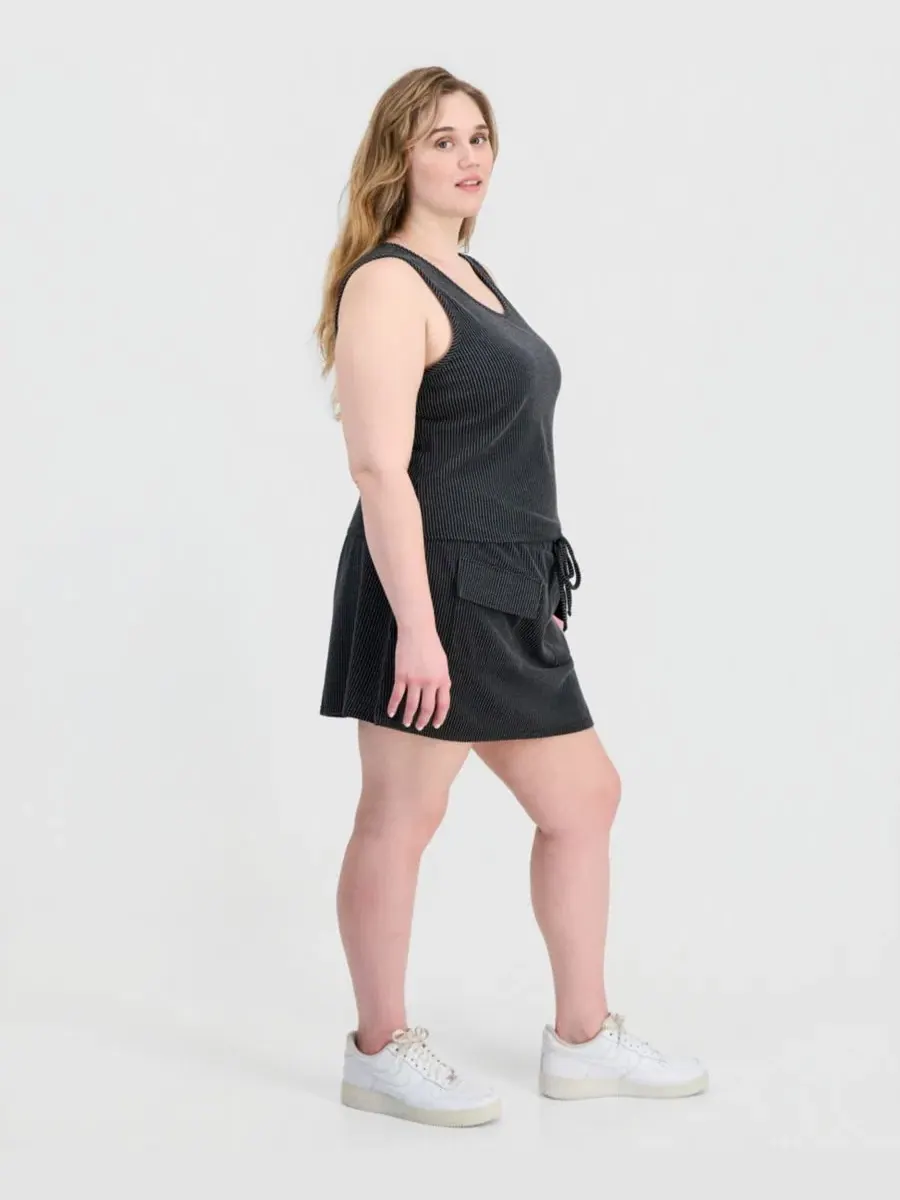 Комплект из топа без рукавов и юбки-шорт с карманами, модель Plus Size Ribbed Knit FULL CIRCLE — изображение 4 из 5, черный